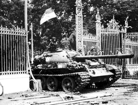 Международные друзья разделяют радость вьетнамского народа